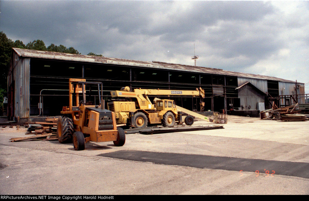 Disassembling the original Norfolk Southern enginehouse